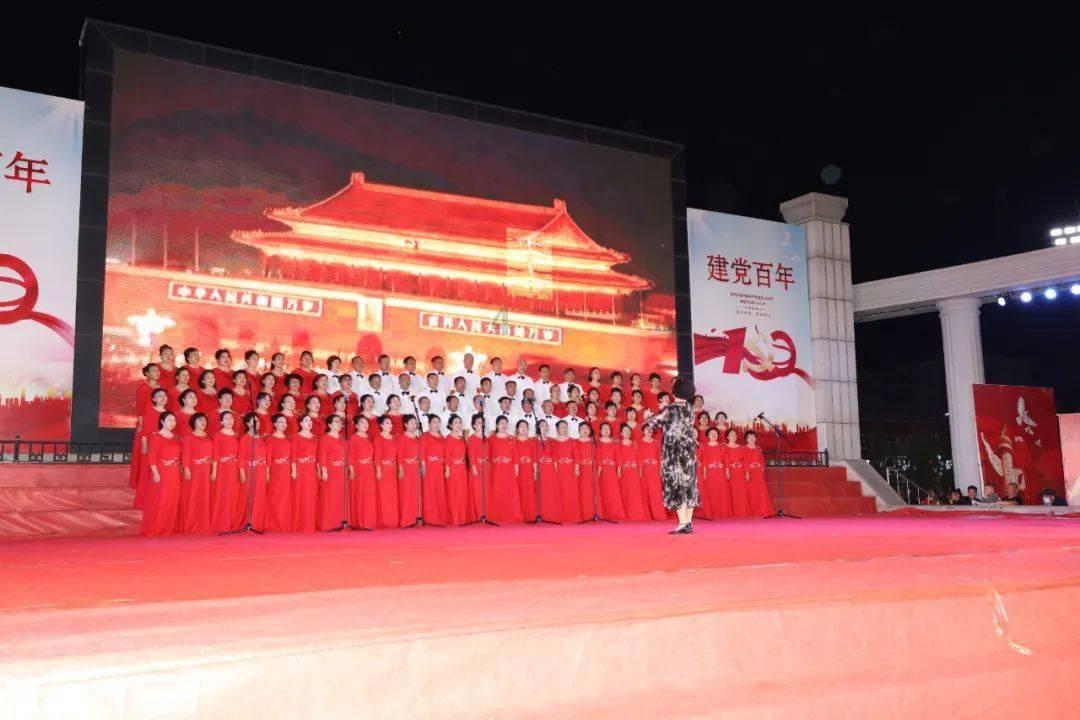 初三女孩子游泳课忘记带泳衣，被惩罚裸泳怎么办？